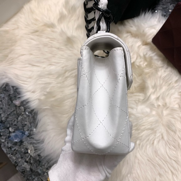 Vintage Chanel black and white resin chain lambskin handle chain bag - Picture 4 of 8